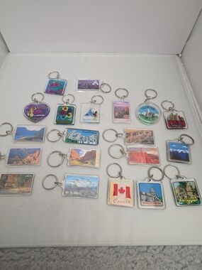 Vintage Souvenir Acrylic Keychain Lot of 20 Travel Destinations (Lot #2 C5)